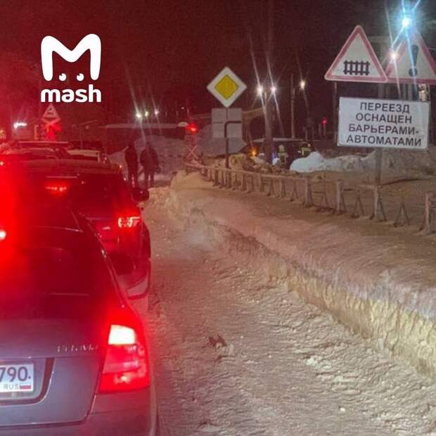 Взорвалась машина на ж/д переезде в подмосковном Фрязино — пострадал мужчина.