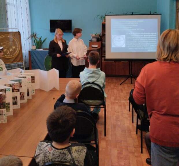 Волонтеры обменялись опытом в западнодвинской библиотеке