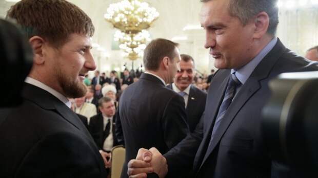 Аксенов вручил Кадырову медаль "За защиту Крыма" Аксенов вручил Кадырову медаль "За защиту Крыма"