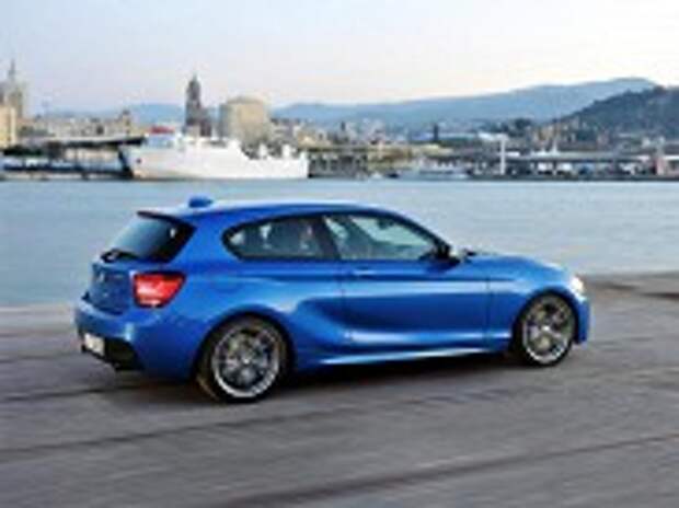 BMW M135i xDrive. Самая дорогая «копейка» на российском рынке – полноприводная трехдверка BMW M135i xDrive. Цена - 2 050 000 рублей. В нее включены все доступные для 1-Series опции, а также М-пакет: обвес, спортивные сиденья, М-руль, 18‑дюймовые М-диски, спортивная М-подвеска. Для полноприводной версии M135i предлагается только восьмиступенчатый «автомат». Трехлитровый турбомотор развивает 320 лошадиных сил и 450 Нм и разгоняет автомобиль до 100 километров в час за 4,9 секунды.