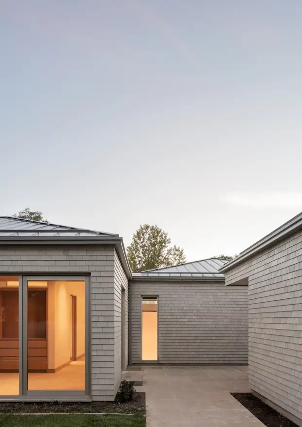 Семейный дом с многоуровневыми пространствами в Канаде