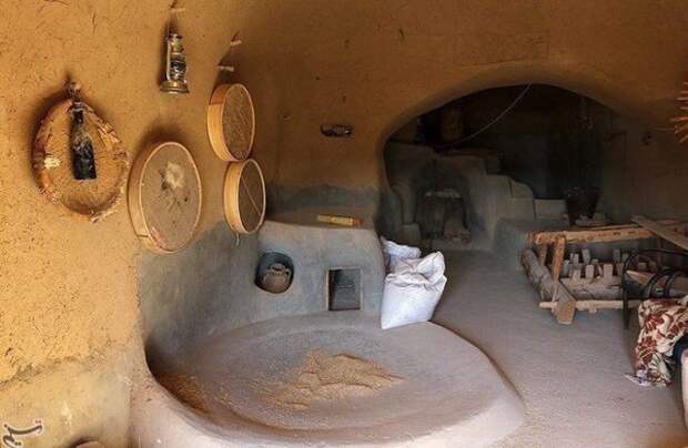 Ветряные мельницы, которые служат уже на протяжении 1000 лет (7 фото)