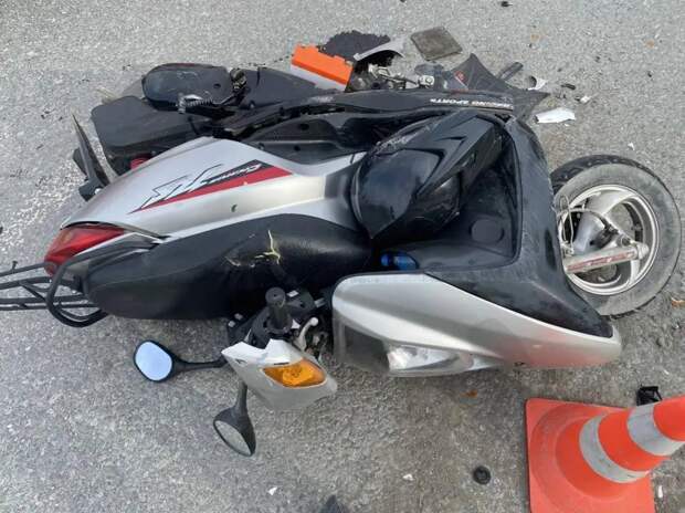 В Тюмени на улице Республики произошло столкновение Hyundai и мопеда