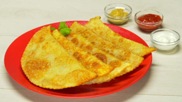 Фото к рецепту: Чебуреки Фото к рецепту: Чебуреки