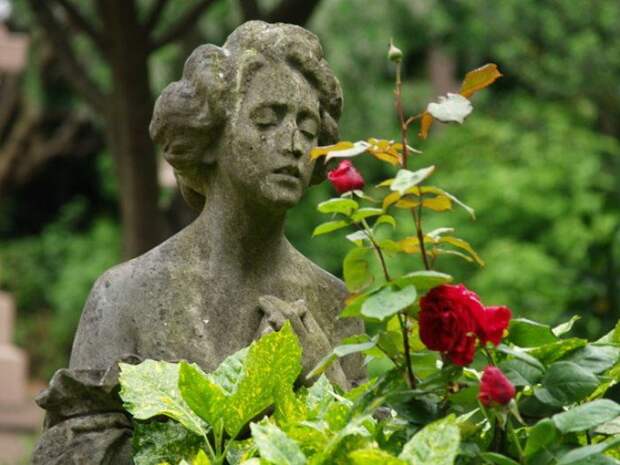 Статуя на могиле Элизабет Джексон. Первое захоронение на Хайгейтском кладбище. 26 мая 1839 года.