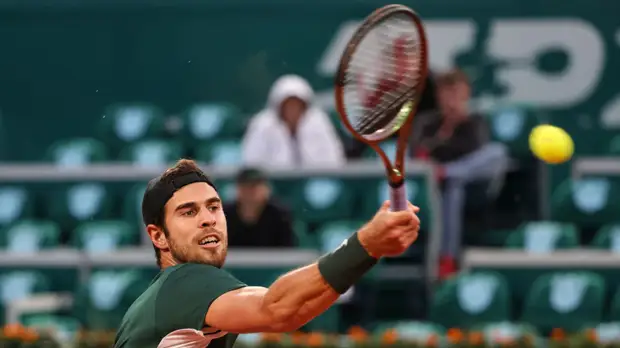 Хачанов сыграет с Джоковичем в полуфинале теннисного турнира в Белграде