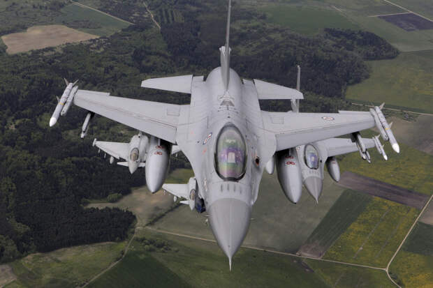 Шмыгаль: Украина ожидает скорейшей поставки самолетов F-16