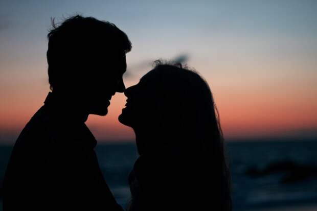 Почему мы закрываем глаза во время поцелуя