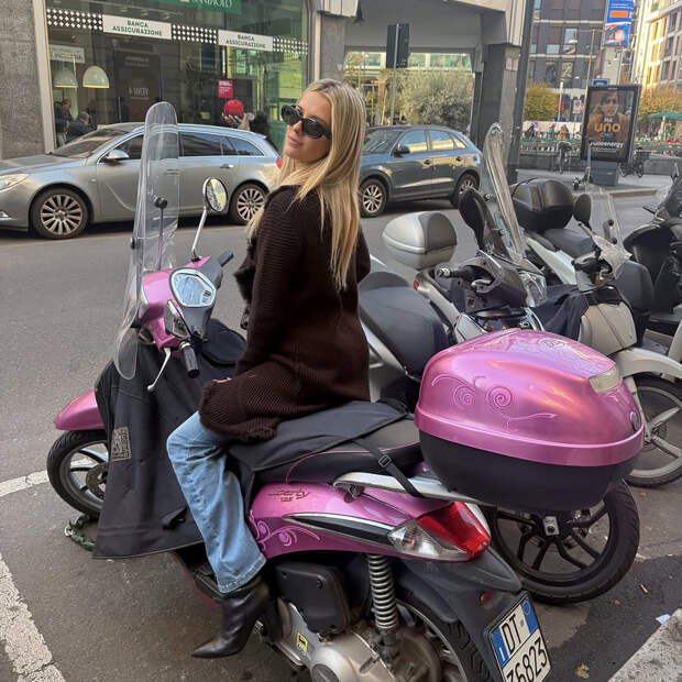 «Самая сексуальная в мире волейболистка» показала вид сзади на мотоцикле