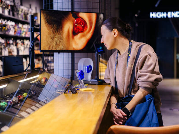 Участники Международного симпозиума индустрии звукозаписи академической музыки посетили студию Dr.Head