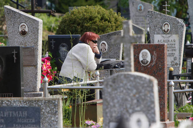 Подольская: в восьми регионах 21 апреля будет выходным днем из-за Радоницы