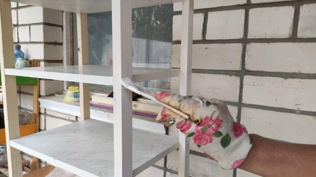 Всем привет! Мне давно нужна была небольшая тумбочка около своего кресла, чтобы складывать туда всякие мелочи: подзарядку, пульты, очки, блокнот, ручки, т. е. все, что нужно для приятного вечера.-3