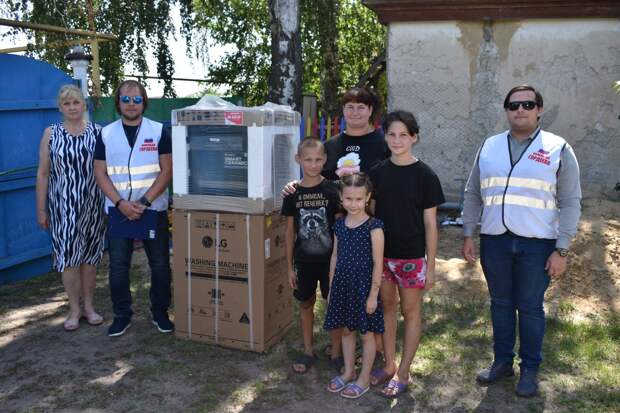 Техника для жизни и учебы: многодетные семьи Воронежской области получили поддержку от Алексея Гордеева