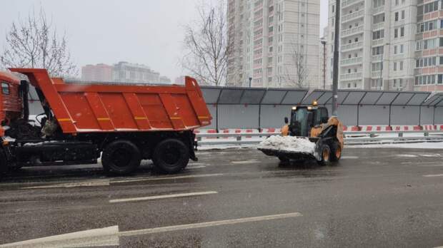 Более 40 единиц техники вышло на уборку снега в Северном Фото: управа Северного района