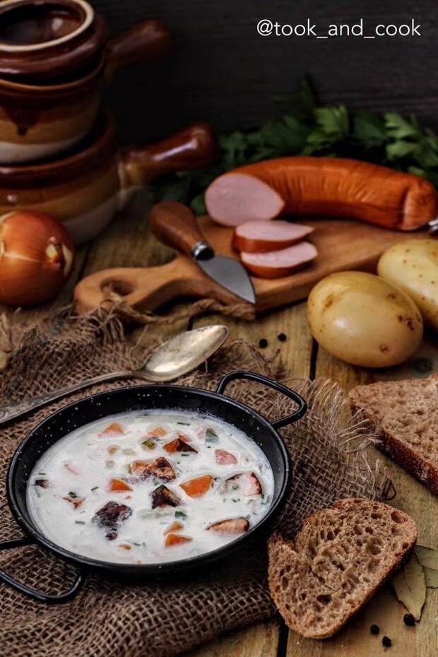 Фото к рецепту: Kartoffelsuppe (немецкий картофельный суп с жареными колбасками)