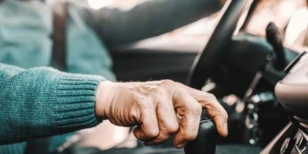 Планы МВД: Новые правила допуска пенсионеров за руль для повышения безопасности на дорогах