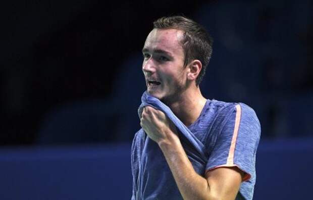 Медведев в полуфинале турнира в Монте-Карло в двух сетах уступает Лайовичу 