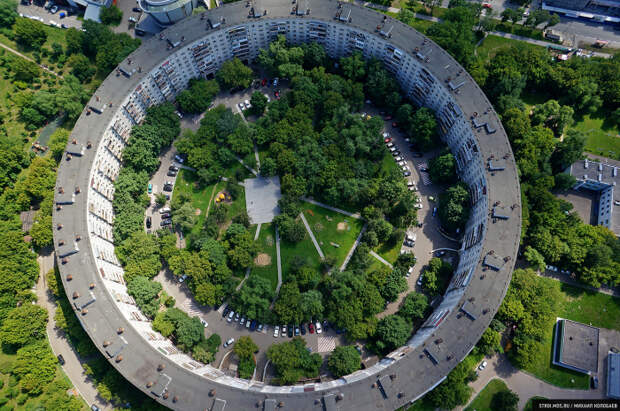 Олимпийские кольца, по задумке архитекторов, должны были эффектно смотреться с высоты птичьего полета. /Фото:stroi.mos.ru