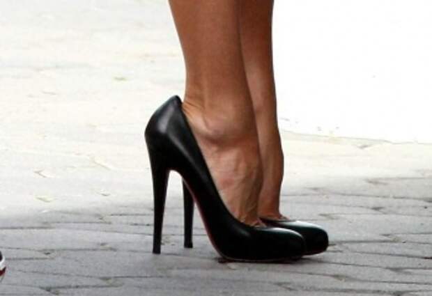 Как правильно носить обувь на каблуках?