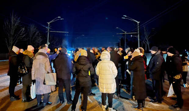Массовые протесты захлестнули Украину: люди перекрывают дороги в городах из-за отсутствия света (ВИДЕО)