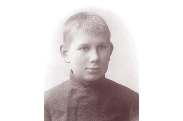 Михаил Ильич Толстой (1893-1919).