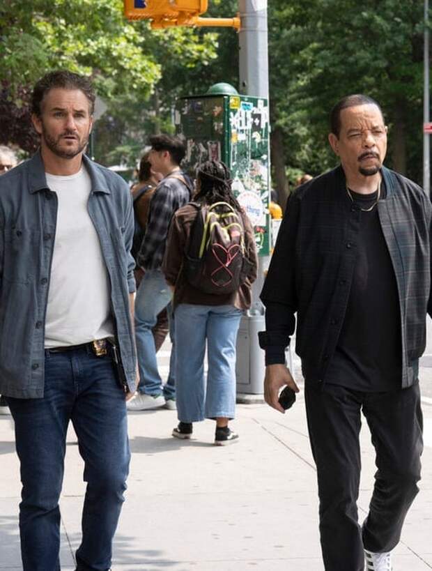 Fin and Bruno walking down a NYC sidewalk together on Law & Order: SVU Season 26 Episode 1