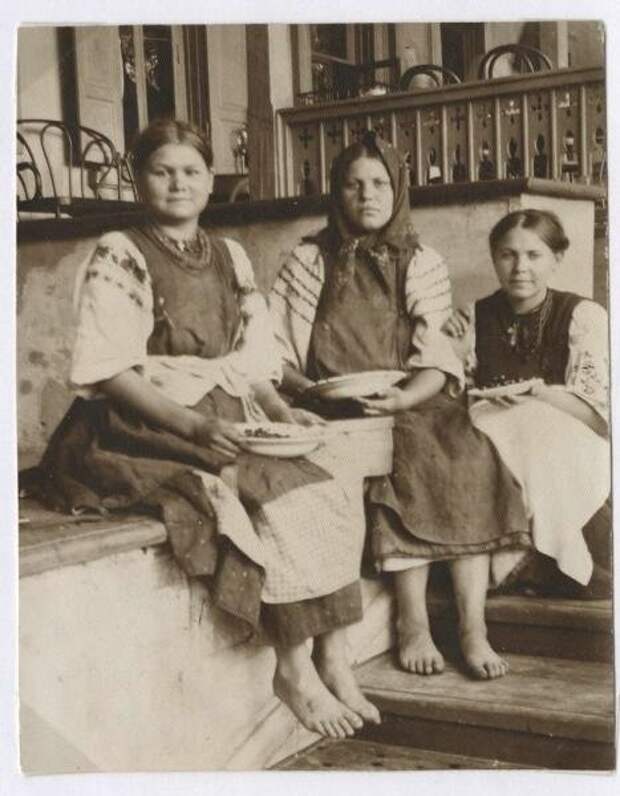 Крестьянки с ягодами Неизвестный автор, 1907 год, МАММ/МДФ.
