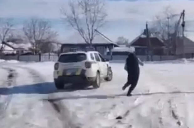 Жители Черновицкой области с вилами встретили полицию и сотрудников ТЦК