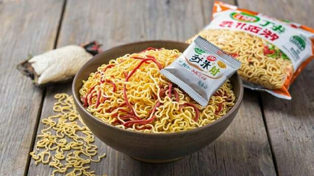 Подросток скончался после употребления сырой лапши быстрого приготовления