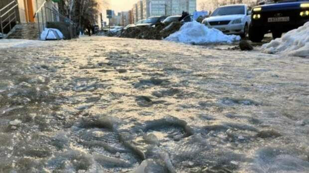 Россиянам напомнили о возможности получения выплаты за травмы на гололеде