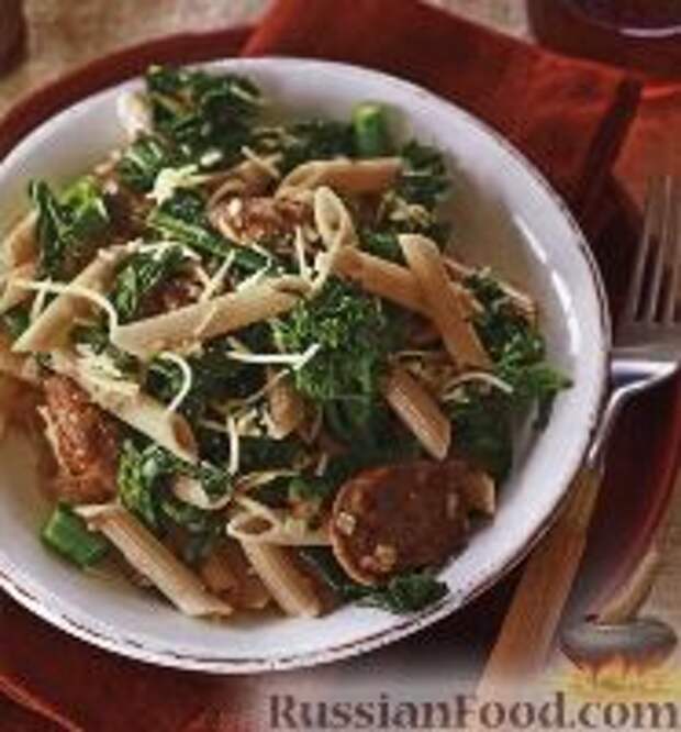 Фото к рецепту: Макароны с колбасками и брокколи