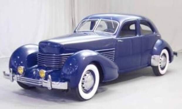 Американский ретро автомобиль Cord 810