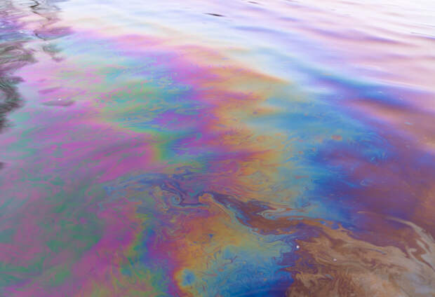 Нефтяное пятно обнаружили недалеко от одного из черноморских городов