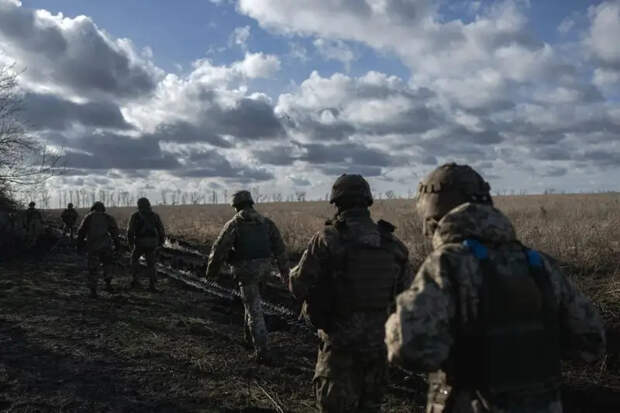 Отставной полковник Бундесвера: ВСУ придётся отдать российской армии новые города, чтобы удержать линию фронта