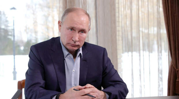 Президент РФ 7 минут размыто отвечал на расследование о приписываемом ему «дворце»