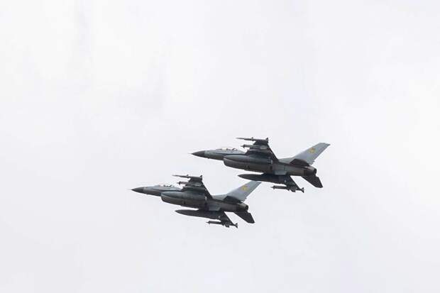 BI: Украинские пилоты F-16 учатся летать без GPS из-за российских систем РЭБ