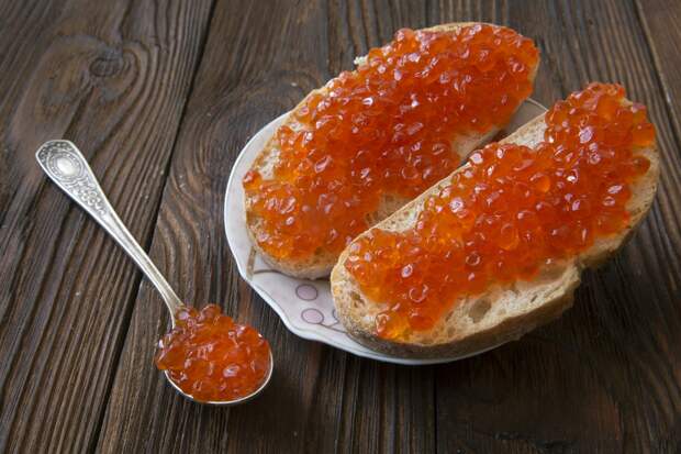 Кишечную палочку выявили в икре пяти торговых марок