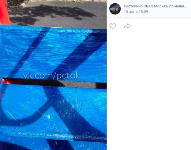Жителей не предупредили об окрашенной на Бажова детской площадке