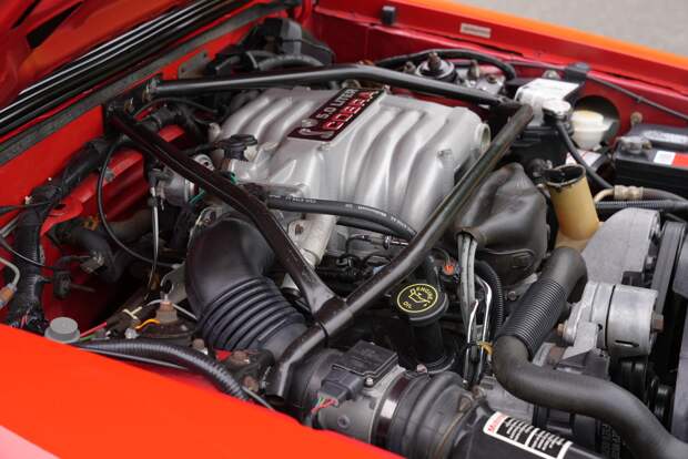 Старенький Ford Mustang, который стоит в пять раз дороже нового