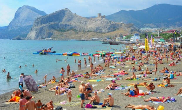 Власти Крыма посчитали отдохнувших на полуострове туристов