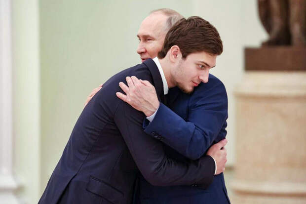 Глава Чеченской Республики Рамзан Кадыров как один из самых неоднозначных и в то же время самых влиятельных политических деятелей всегда вызывал интерес как у российских граждан, так и за пределами...-2