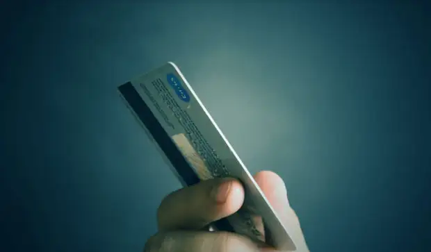 Банк «Тинькофф» опроверг сообщения о нехватке пластика для выпуска карт