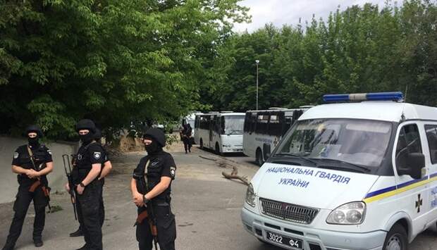 Вооруженные силовики окружили столичную психбольницу