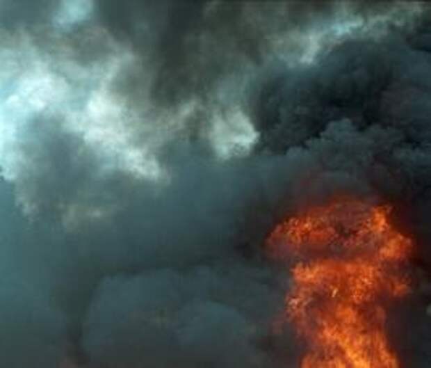 Все в огне: крупный пожар начался в порту Темрюка в результате беспилотной атаки. Что еще известно о налете БПЛА на Краснодарский край?