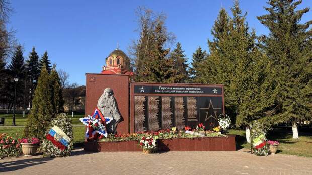 Александр Лапин принял участие в открытии мемориала участникам СВО в Лаишево