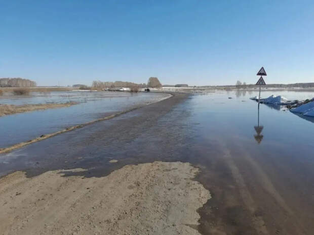 Из-за паводка в Краснозерском районе ввели полное прекращение движения для всех видов транспорта