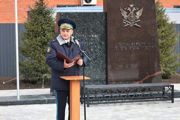 Памятник судебным приставам в Барнауле / Фото: Екатерина Смолихина / amic.ru