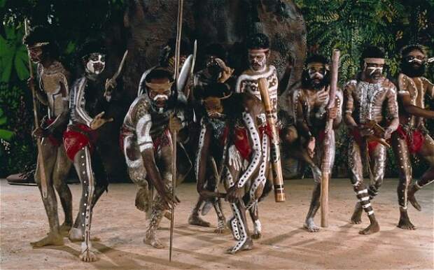 Аборигены малайзии 4 буквы. Аборигены Австралии корробори. Танец корробори Австралия. Танцы аборигенов Австралии. Аборигены танцуют.