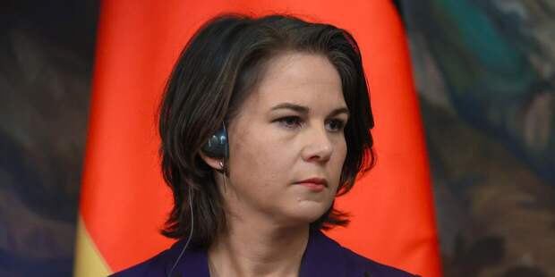 Глава МИД Германии Бербок осудила позицию Сербии в отношении Косово