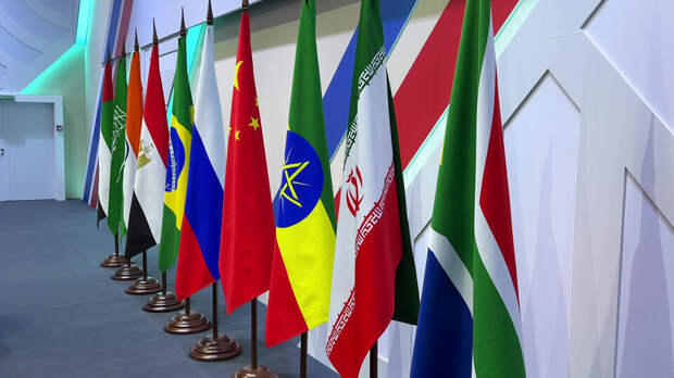 Рябков: у БРИКС нет планов трансформации в военный союз